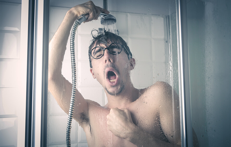 シャワーが熱いと冷たいで交互に変わる原因は給湯器？対処方法も紹介